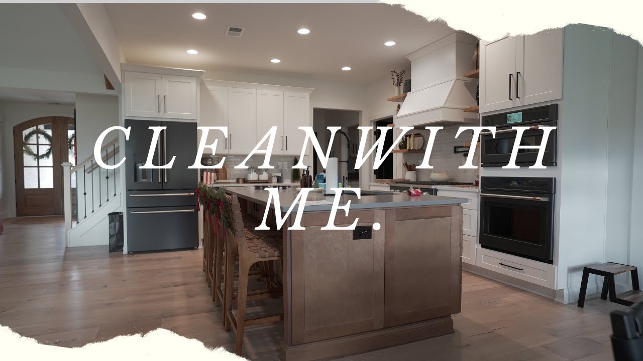 Extreme Decluttering and Deep Cleaning After the Holidays: A Clean With Me Video!