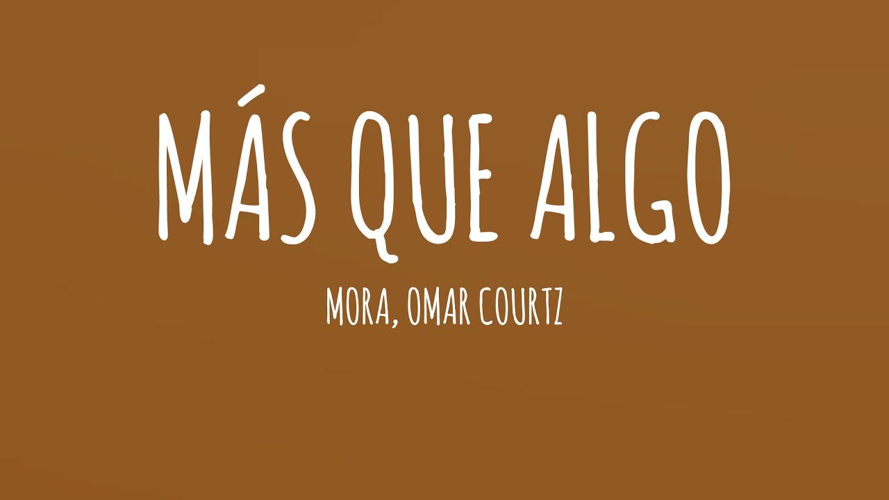 Mora, Omar Courtz - M&Aacute;S QUE ALGO (Letra/Lyrics)