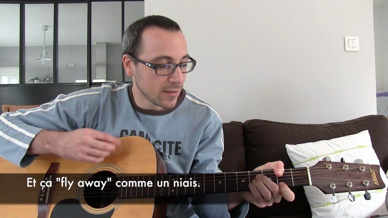 Je joue à la guitare et explique les paroles d'une chanson française (