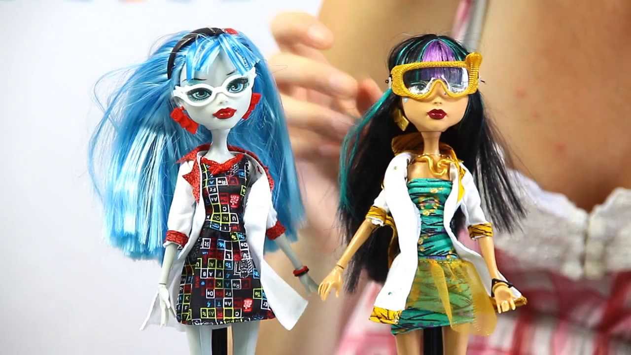 Cleo De Nile & Ghoulia Yelps - Classroom / Klasa  - Home Ick - Monster High - Mattel