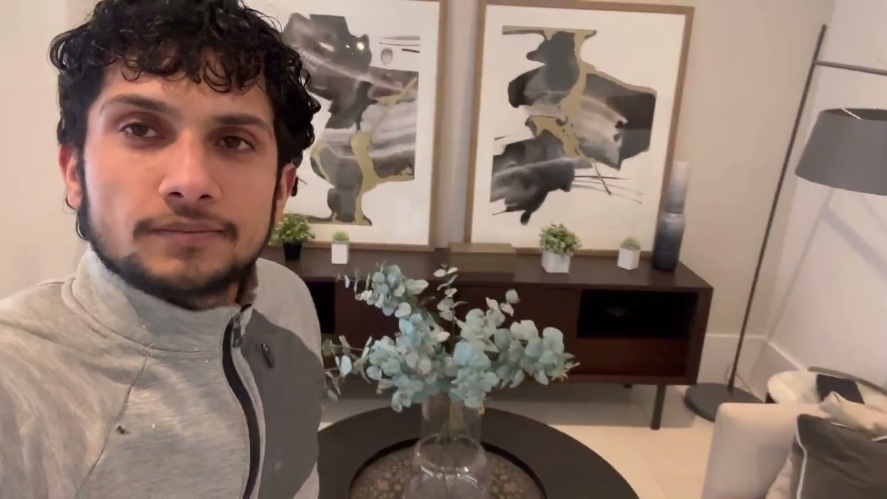 Ajj apa gya 15 crore k ghr me stuff move krne k Lia 