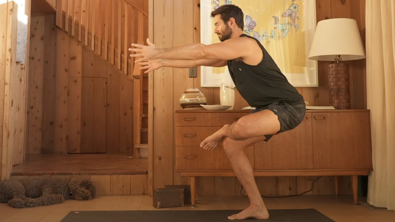 Morning Yoga Workout | Hips + Full Body Stretch and Strengthen Flow | Day 11