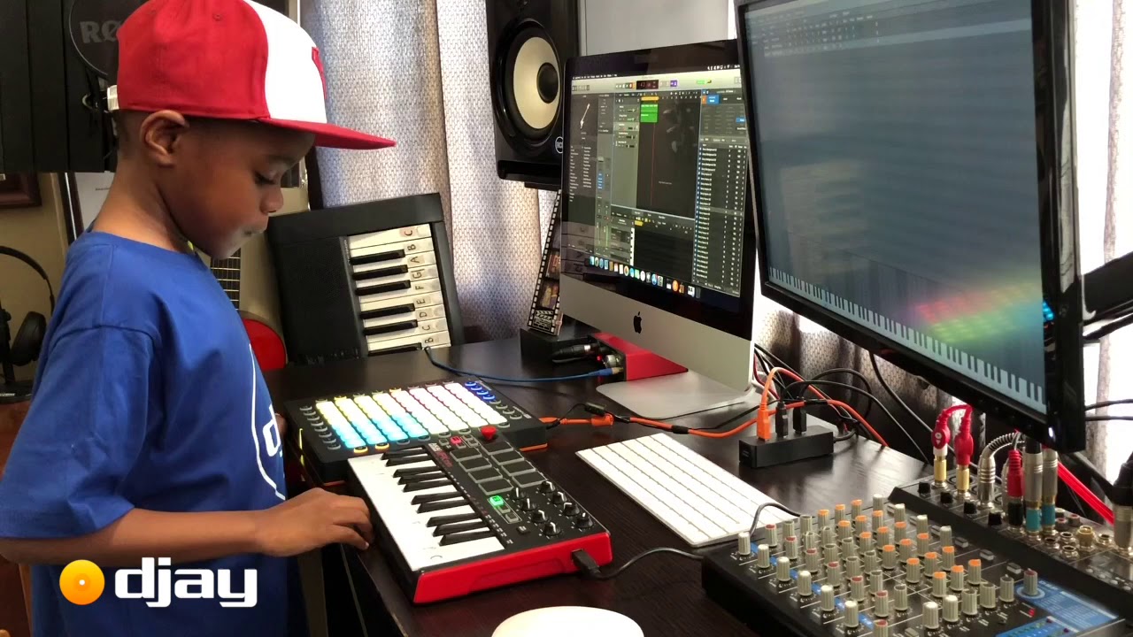 DJ Arch Jnr Creating a House Beat In His Mini Studio Setup (7yrs old)