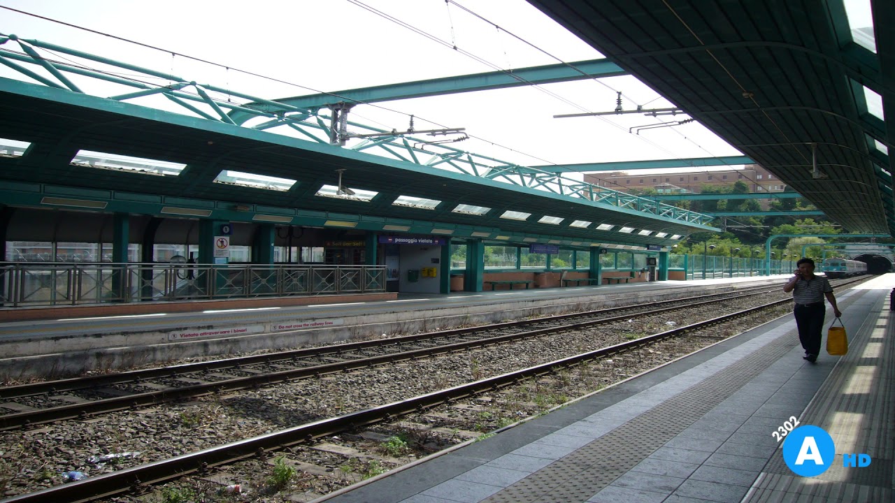 Annunci alla Stazione di Valle Aurelia