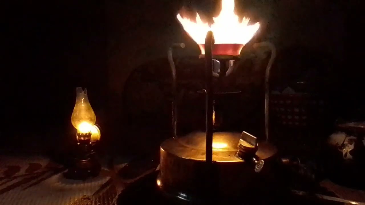 اسمع صوت بابور الجاز بالليل مع صوت المطر بره في الشارع هتحس بي اللذه والنوم
