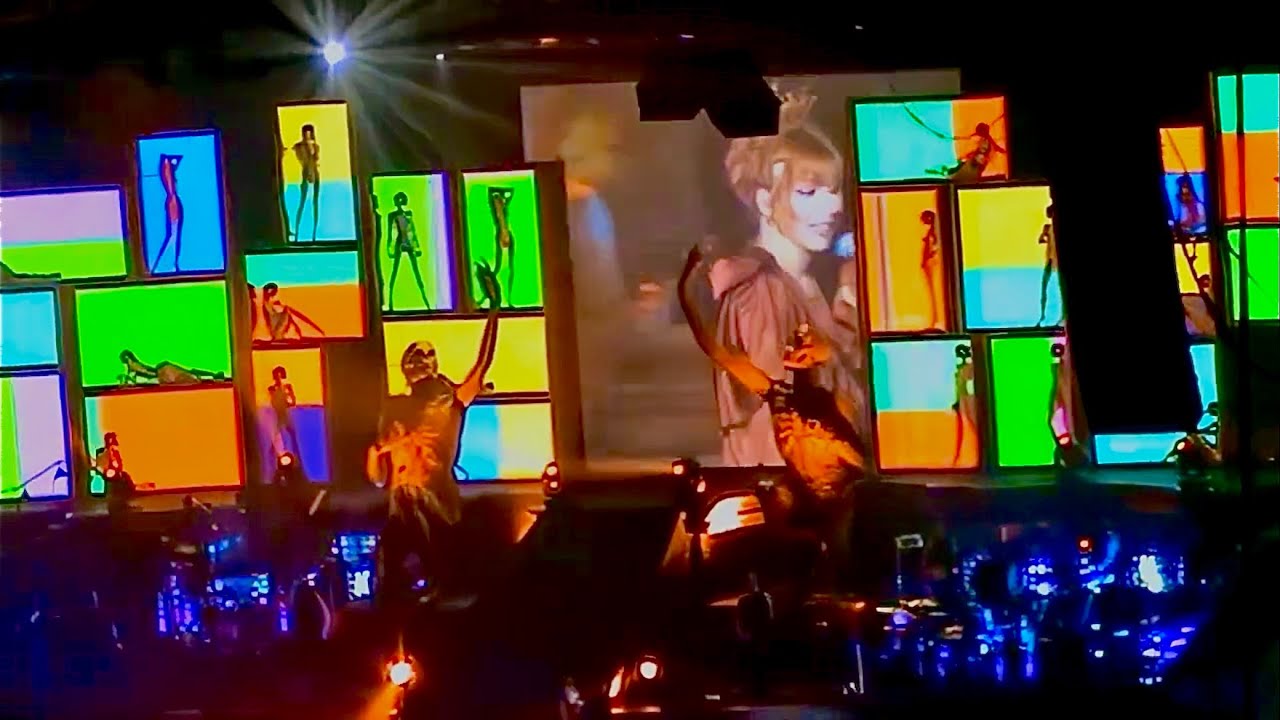 Mylene Farmer - L'amour n'est rien - 2009 Tour Live - Russie