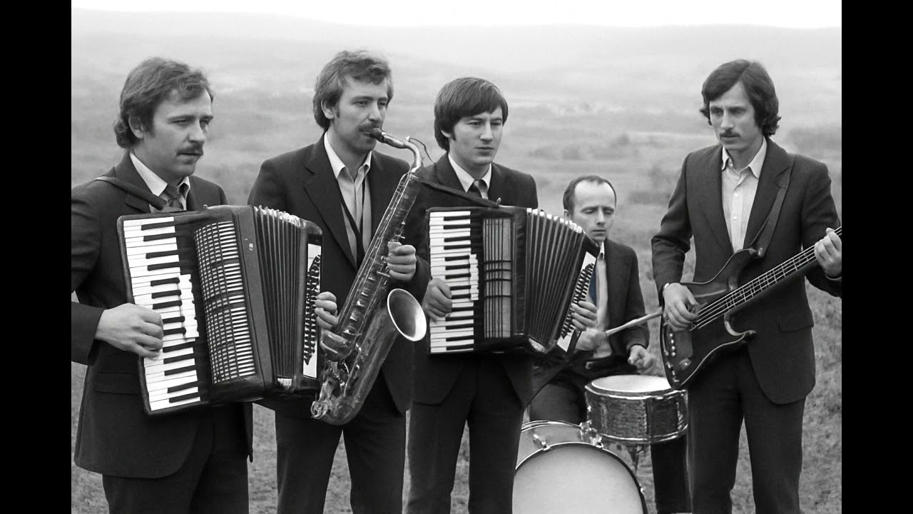 Kapela z lat 70. gra: Czerwone Jagody oraz Wiśniowy Sad – Akordeon & Sax