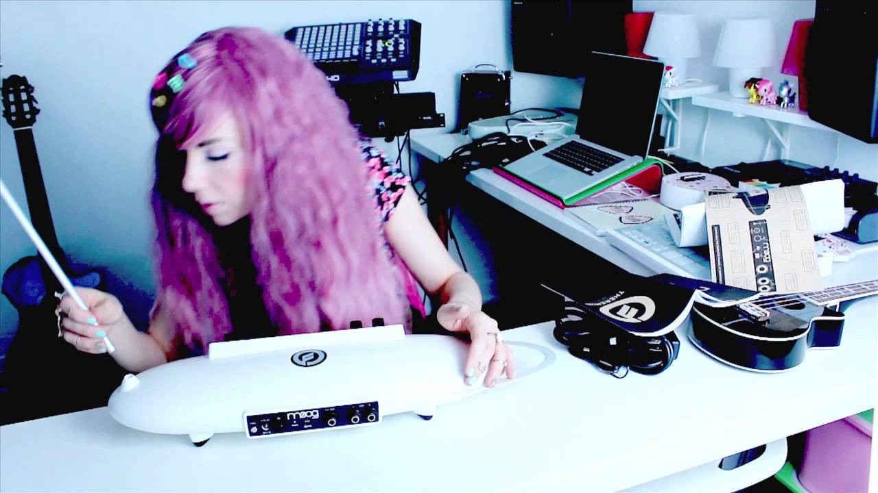 Clara Venice | MOOG THEREMINI UNBOXING + MINI REVIEW!!