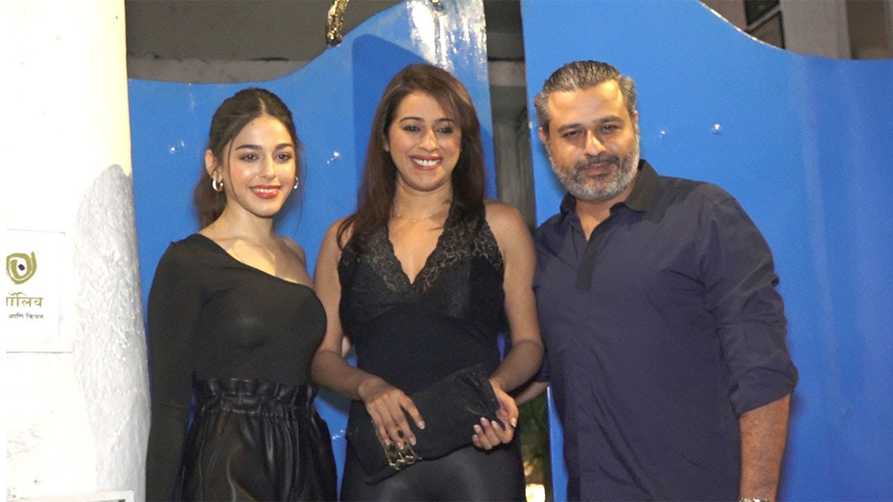 Alaya Furniturewala With Her Father Farhan Furniturewala Arrived At Kartik Aryaan Grand Bday Party