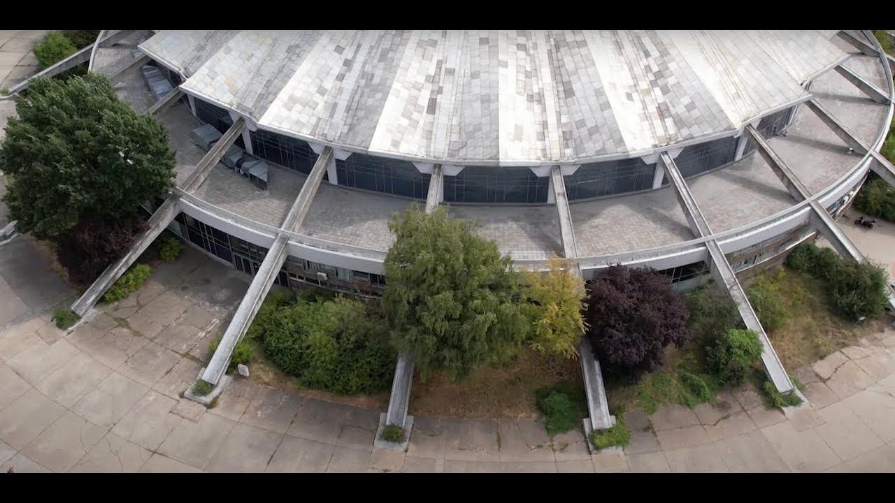 Arena zarasta chaszczami. Co z remontem?