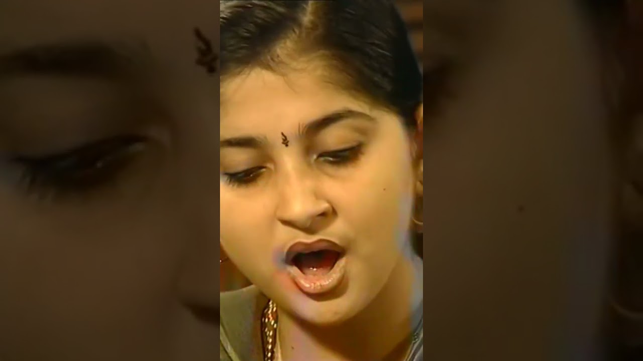 Young Kaushiki Chakraborty singing Raag Jaunpuri