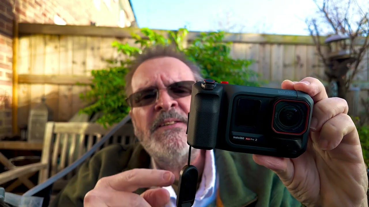 Insta360 Ace Pro 2 “Explorer Grip”