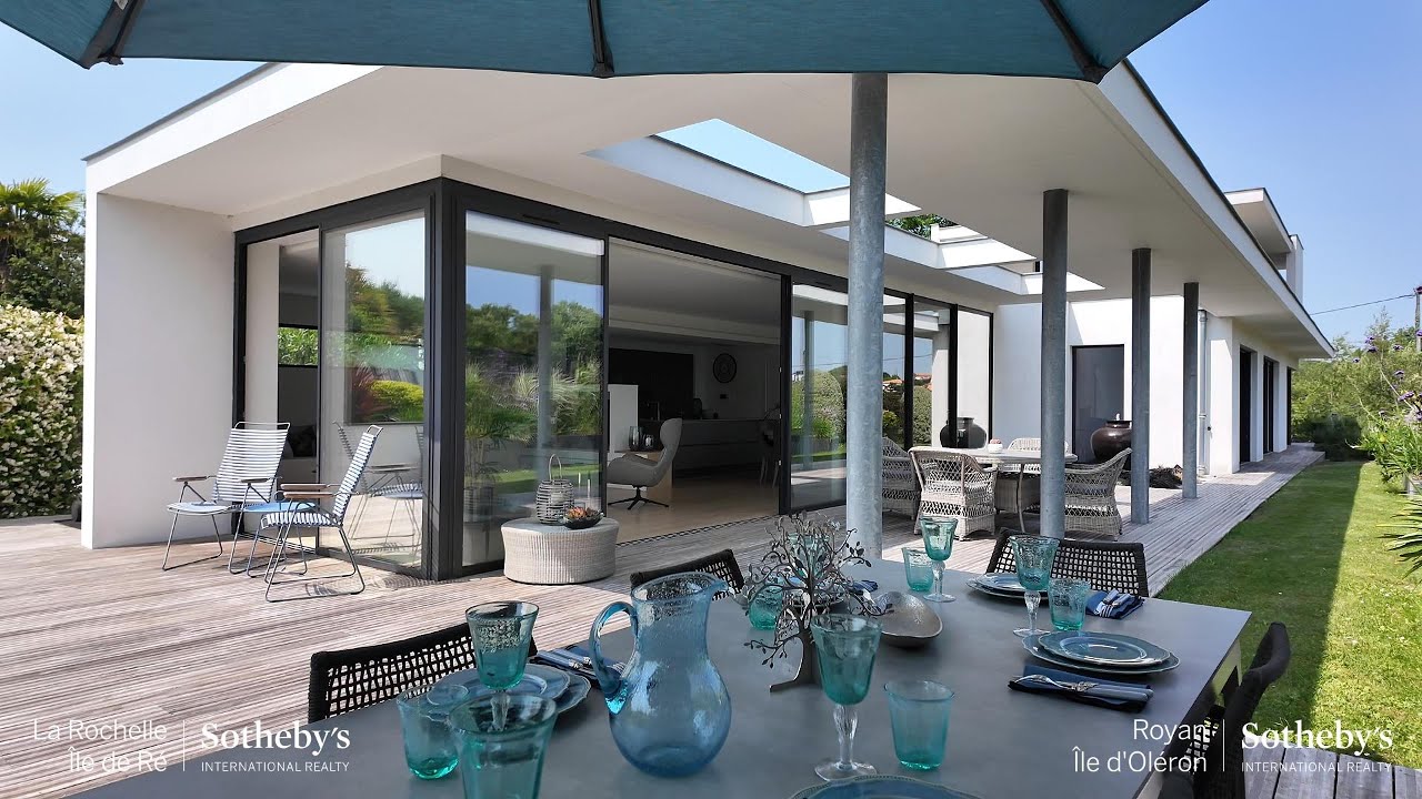 ELEGANCE CONTEMPORAINE FACE AU LAC DE SAINT PALAIS