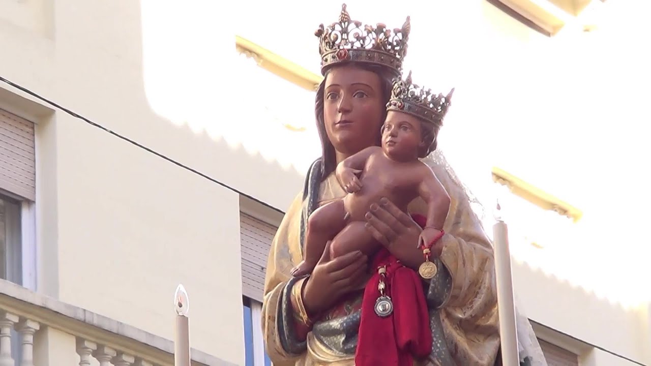 Procesión de la Virgen de la Almudena. Salida de la Catedral. Plaza y Calle Mayor. Calle Bailén.