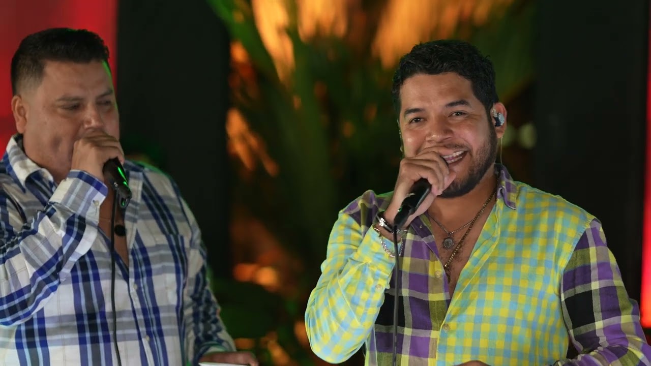 Banda Rancho Viejo De Benny Camacho - Fue Tan Poco Tu Cariño [En Vivo] Renovados Tour