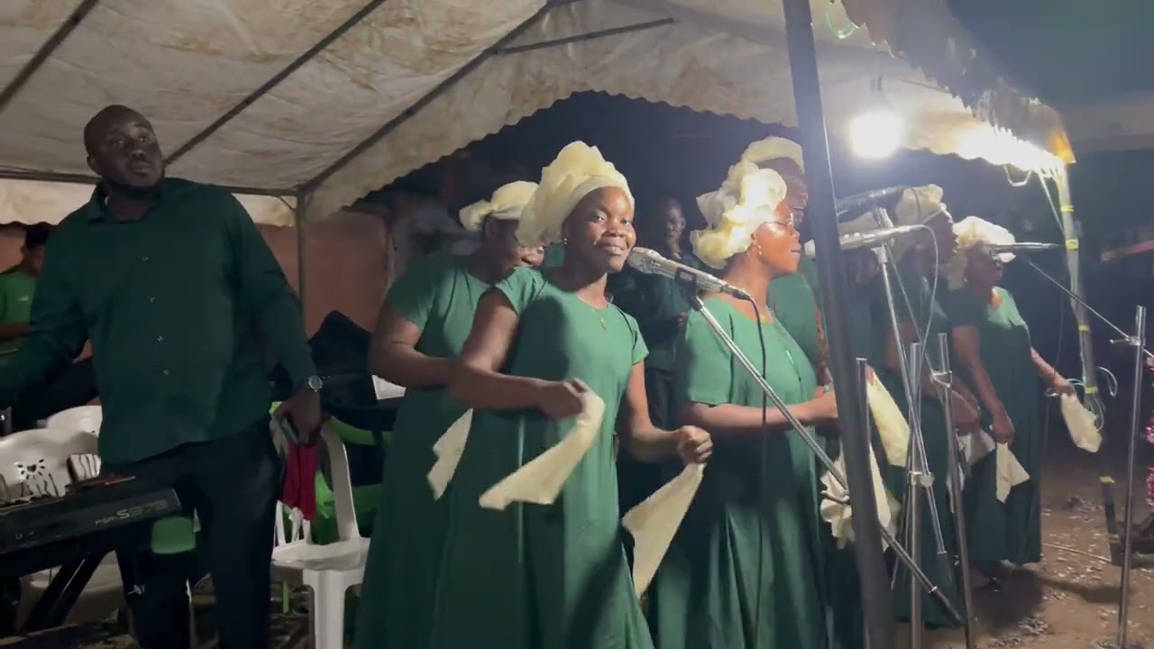 PRESTATION DE LA CHORALE EMMANUEL LORS DE LA VEILLÉE FUNÈBRE DU PST BOUE AUGUSTIN ET SON EPOUSE