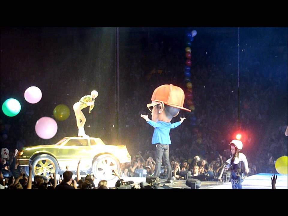 (HD) Miley Cyrus Love Money Party Live in Vancouver