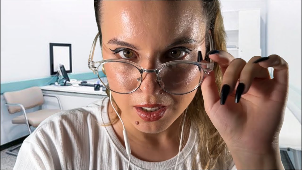 ASMR Te Hago un Examen Rápido de Nervios Craneales