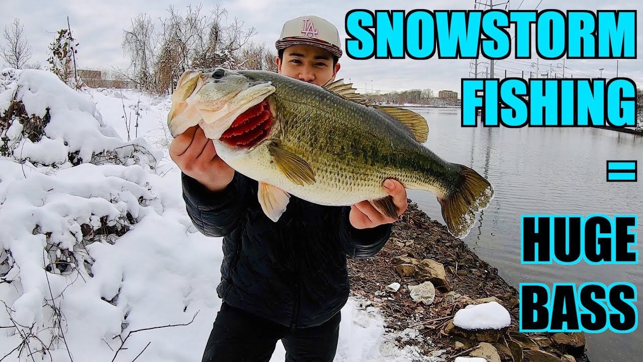 HUGE BASS CAUGHT AFTER MASSIVE SNOWSTORM!!! (Winter Fishing)