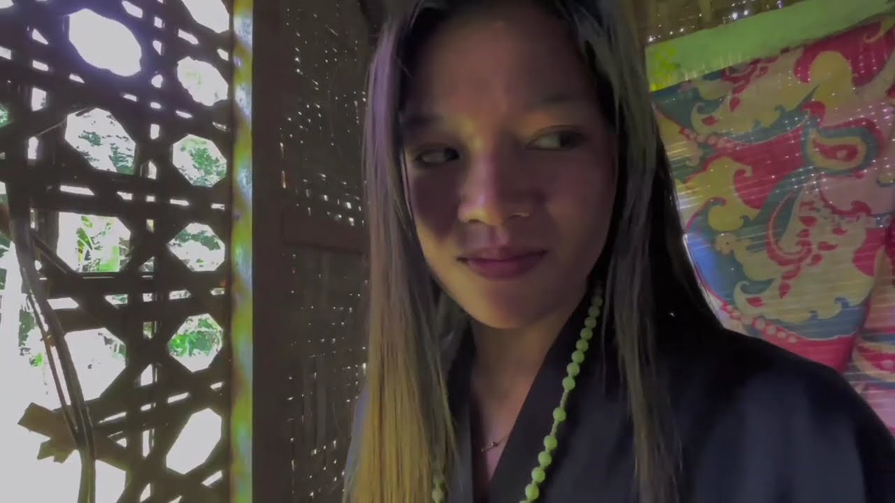 Ang dalawang babae