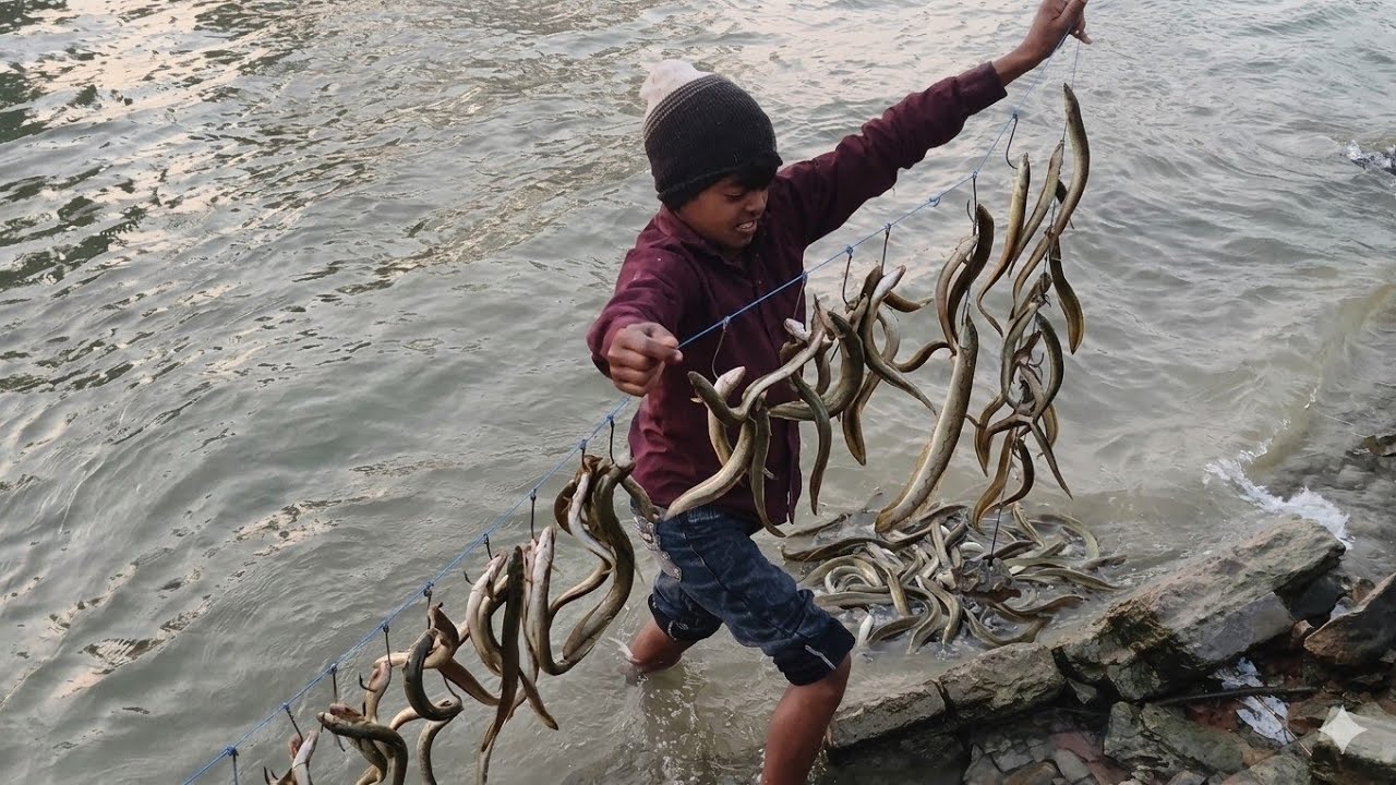 Some new unique way of fishing for small children #fishing #viral #vlog #fish 