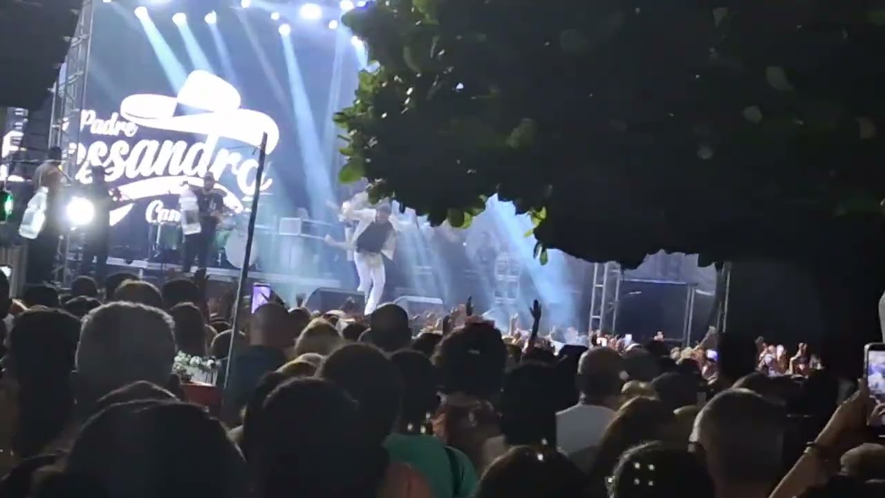 Padre Alessandro Campos realizou um show Capela Sergipe 