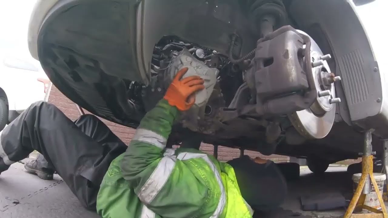 2012 HYUNDAI i30 1.6L Diesel Clutch Replacement