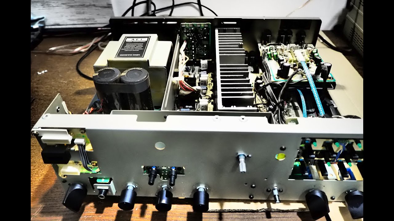 Look inside: Onkyo A-8670 Integra (1989-1991) stereo integrated amplifier