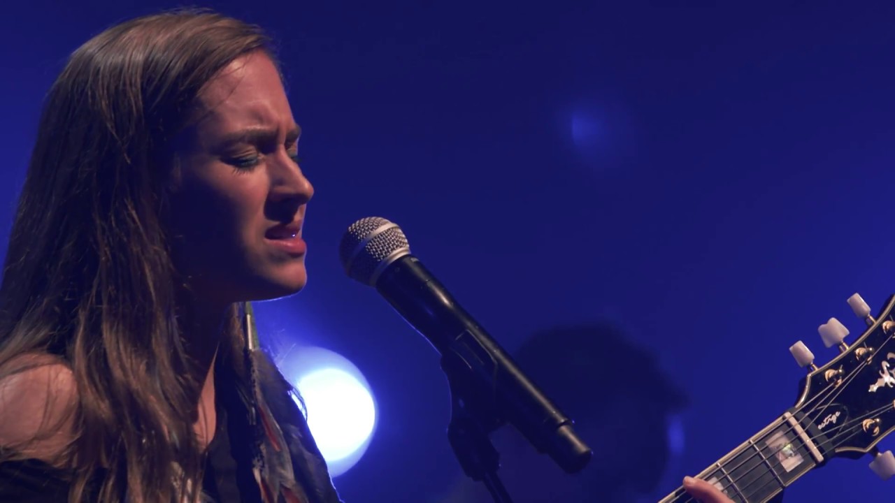 NINA ATTAL - LIKE A BIRD (live)