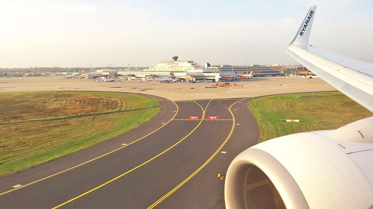Ryanair Boeing 737-800 EI-ENM Landing at Cologne Bonn Airport
