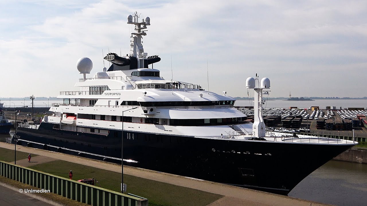 OCTOPUS yacht | arrival of ultra luxurious superyacht at Lloyd Werft shipyard for major refit | 4K