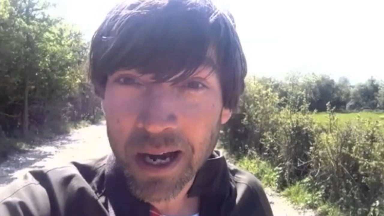 Blur's Alex James embarks on a 'walkie'
