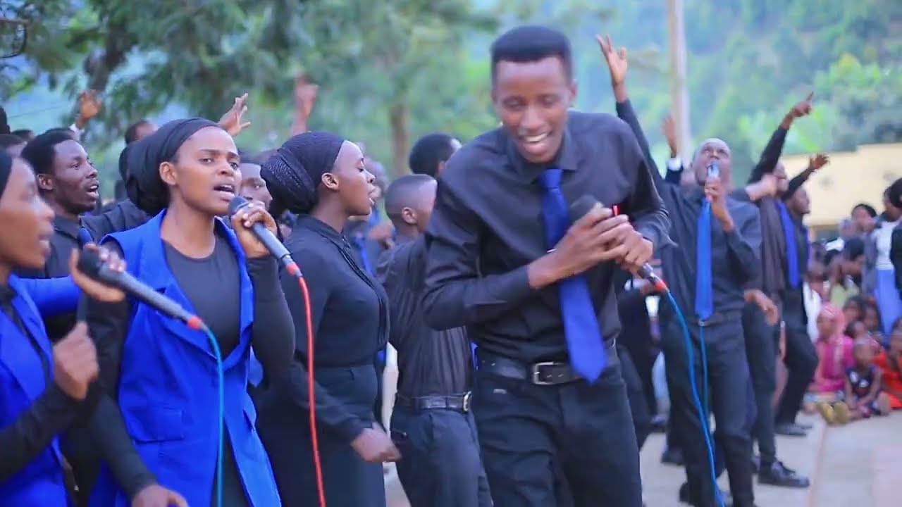 YA NDIRIMBO MWESE MUKUNDA CYANE 