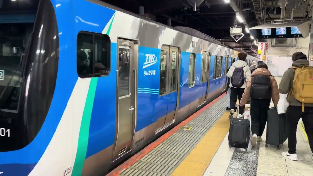 【りんかい線の新型車両✨】東京臨海高速鉄道71-000形Z12編成が各駅停車大宮行きとして新宿駅3番線を発車するシーン (1281K) 2026.2.19.12:56