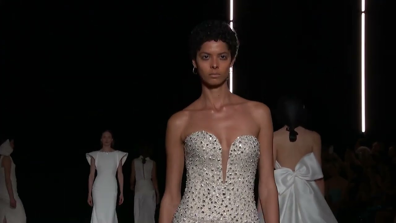 Abiti da sposa Atelier Pronovias 2025, omaggio all’arte contemporanea