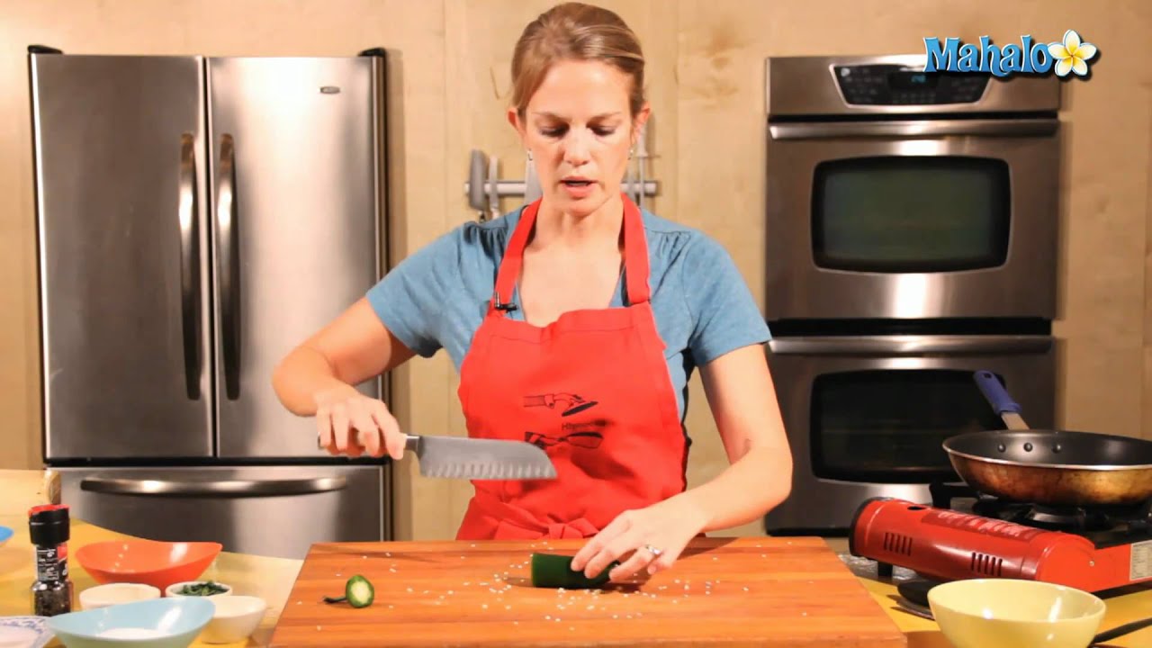 How to Remove Seeds from a Chili Pepper