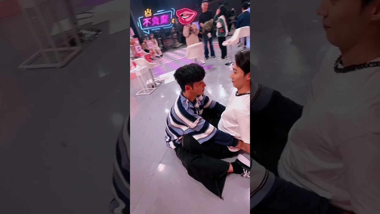 卞卞V.S亮曦挑戰雙人瑜伽！　竟然不小心親上了！ #shorts #女人我最大 #卞慶華 #亮曦 #不負責任花絮