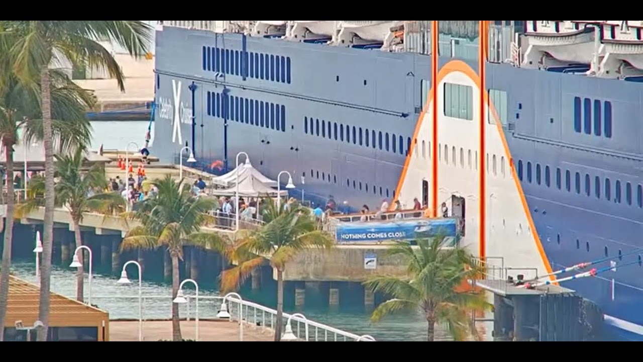 Cruise ship Celebrity Apex passengers disembarking at Key West FL 11jan2026