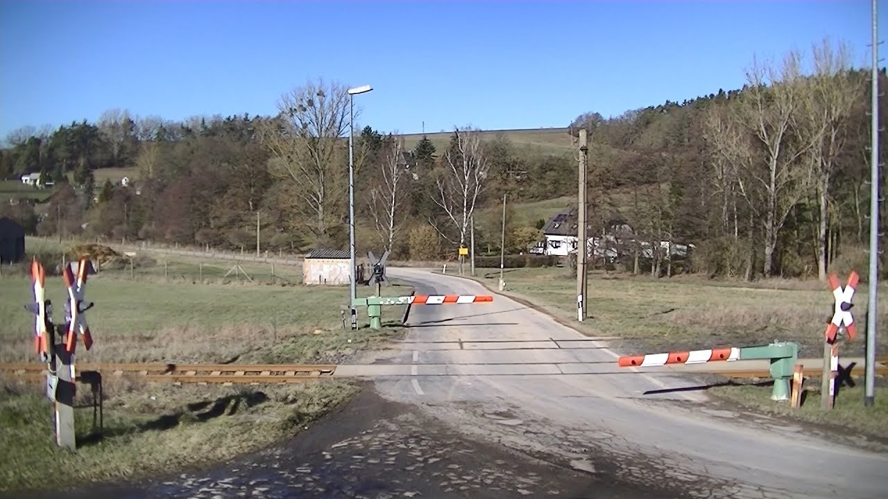 Spoorwegovergang Unterrohn (D) // Railroad crossing // Bahnübergang
