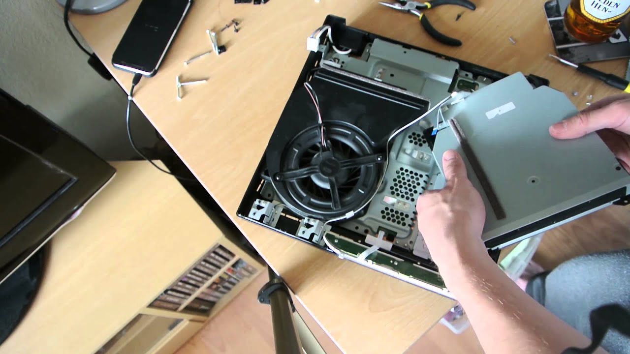 Fixing PS3 Slim reading not reading Blu Rays fault - dismantling and laser cleaning