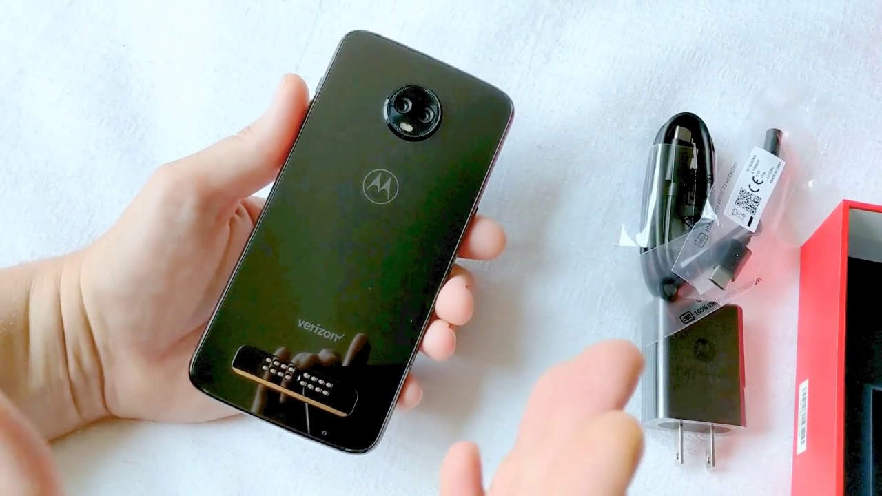 Moto Z3 unboxing: the 5G upgradable phone!