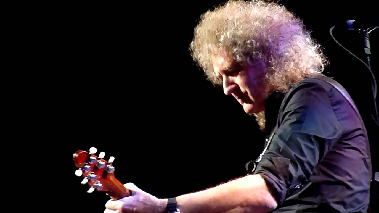Brian May playing Last Horizon at the Royal Albert Hall 01-05-2011
