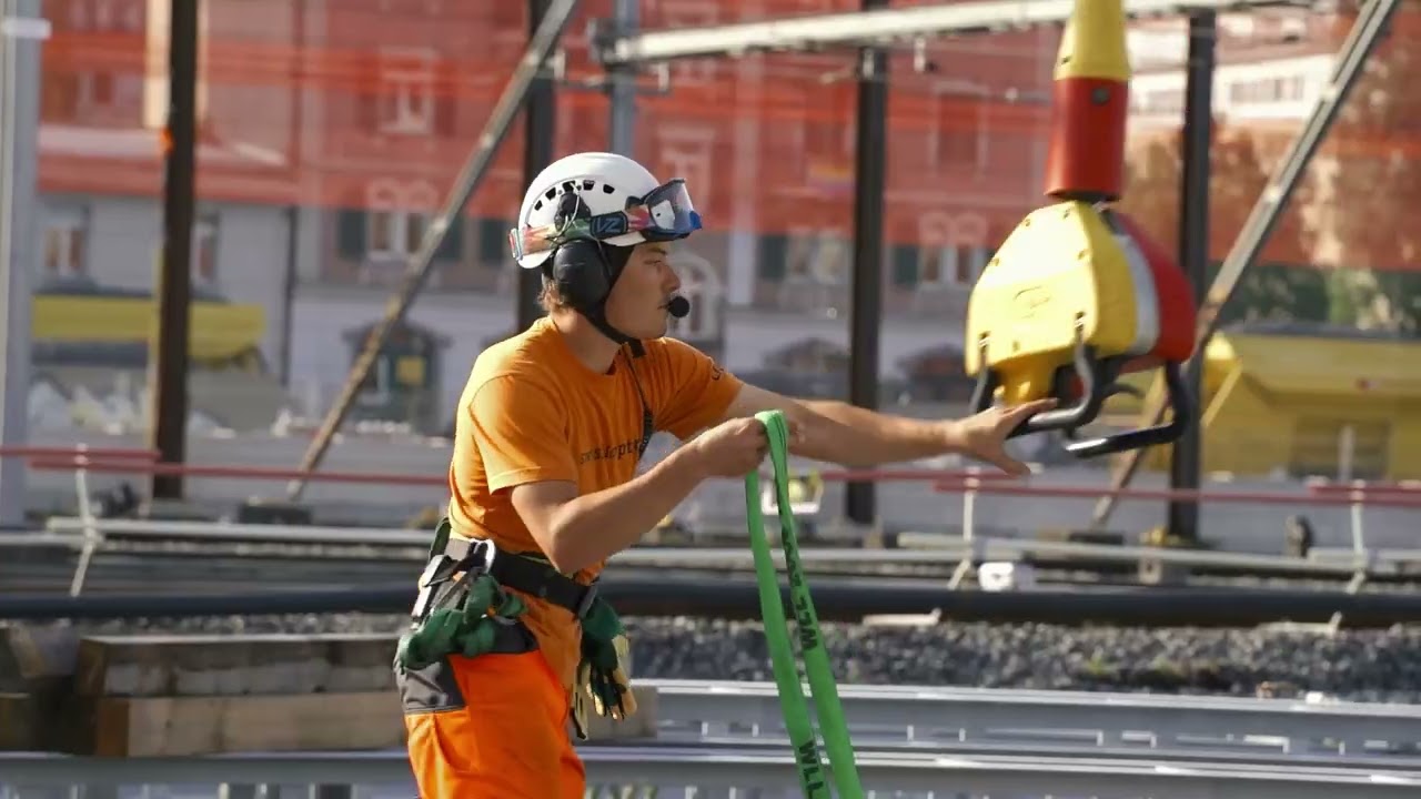 Luzern Hauptbahnhof: SBB setzt Helikopter für Bauarbeiten ein
