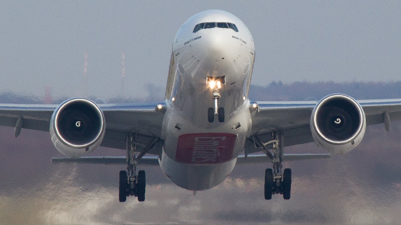 Etihad and Emirates Airbus A340-500 / Boeing 777-300 - Perfect Timing