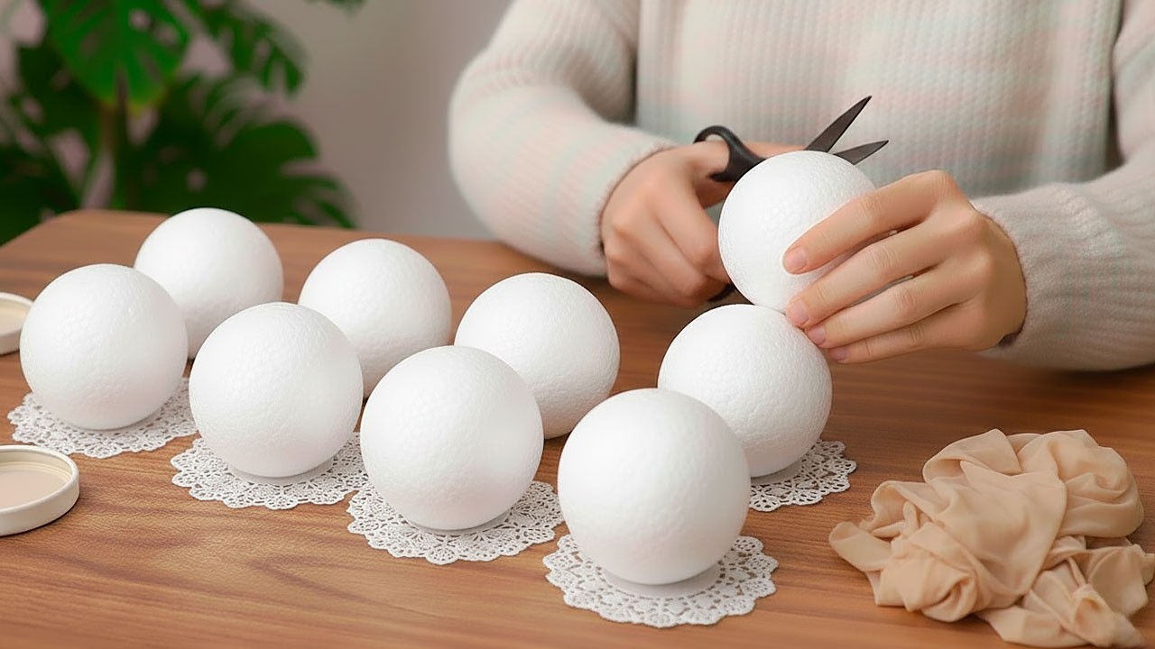 YOU CAN'T BUY THIS IN A STORE!😍 INCREDIBLE IDEA USING FOAM AND LACE DOILIES! DIY HOME DECOR!