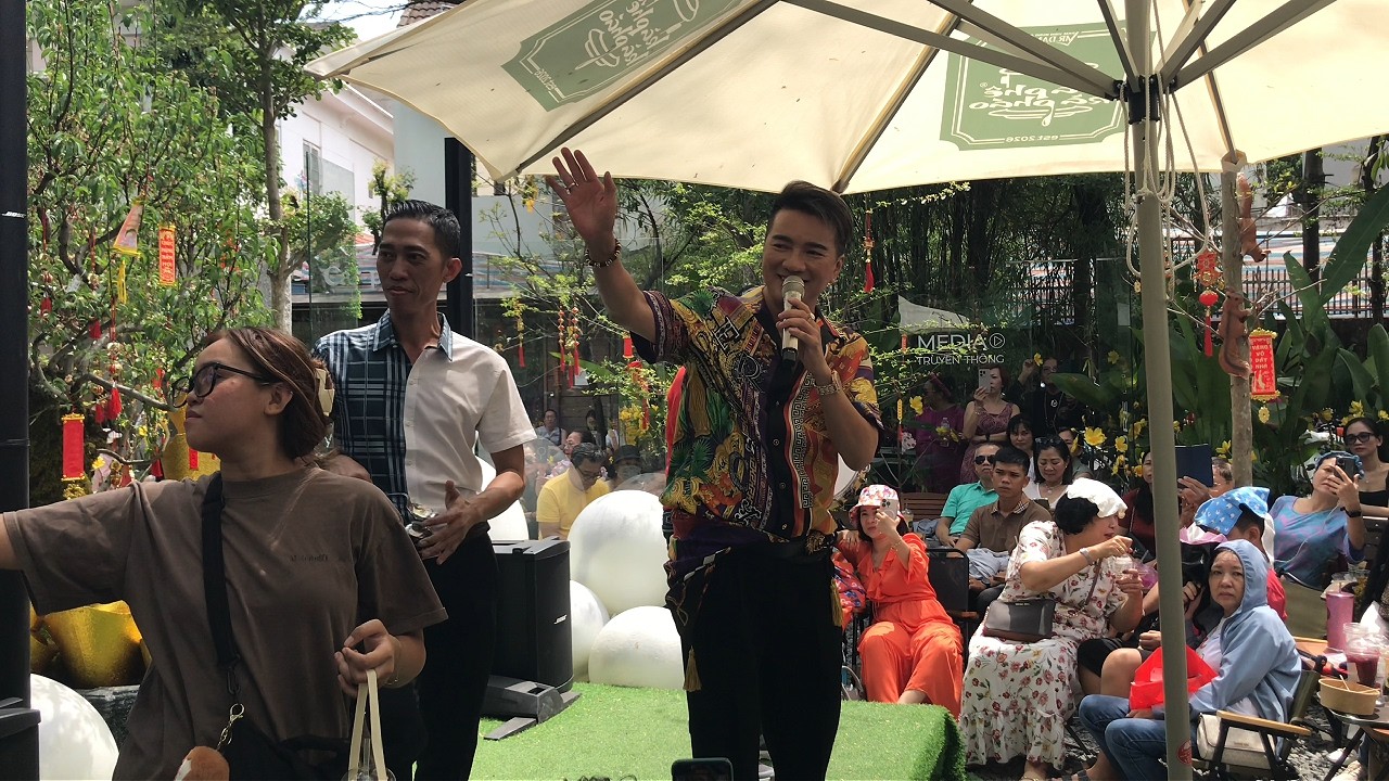 BIỂN NGƯỜI! ĐÀM VĨNH HƯNG CÙNG CÀ PHÊ CÀ PHÁO HÁT LÀM SAY ĐẮM NGƯỜI HÂM MỘ! MỒNG 3 TẾT #caphecaphao