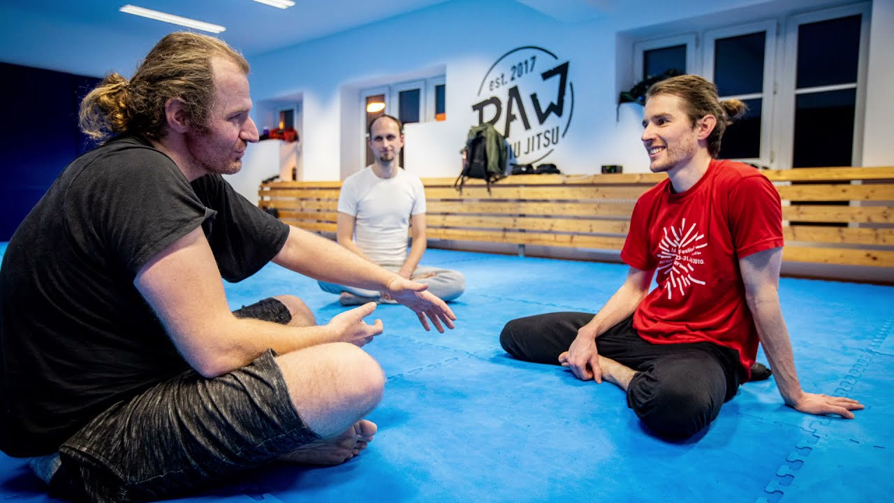PlayFight video