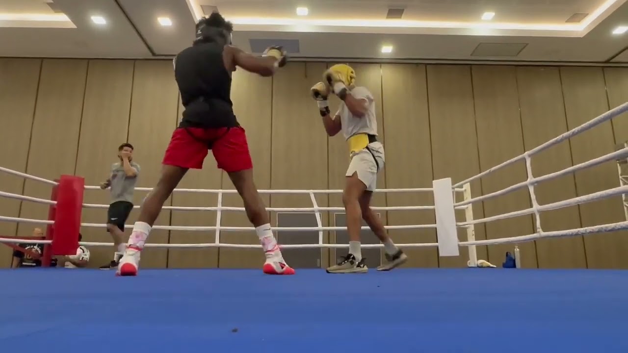 Amateur men’s sparring session at 90kg between USA and France