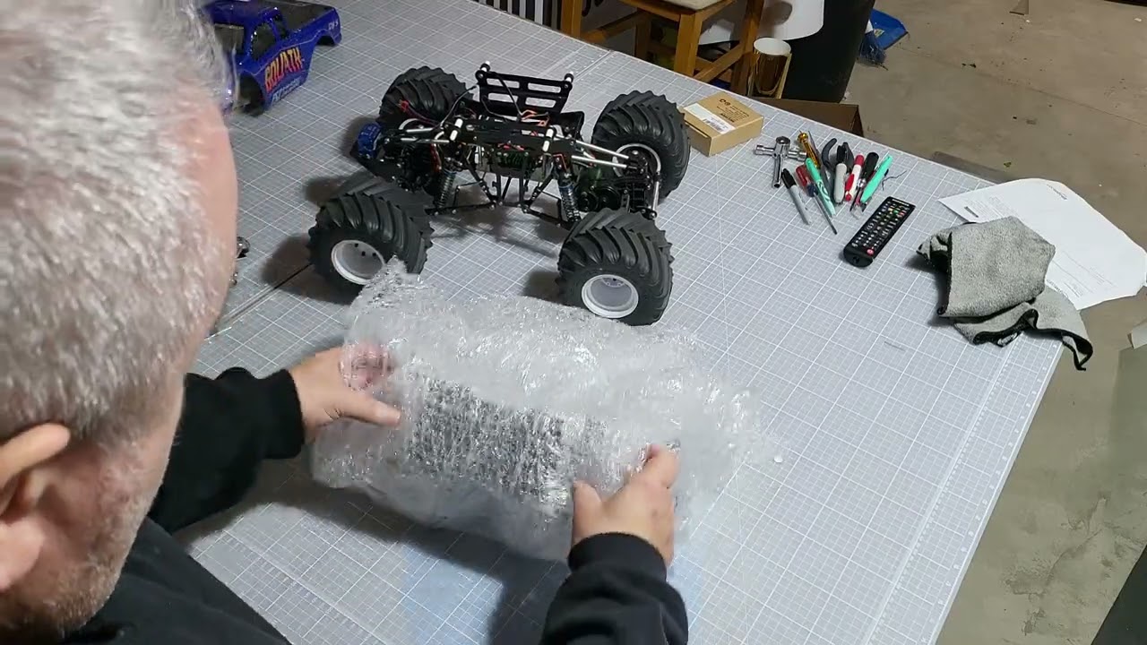 PART 1 ultimate Tamiya clod buster build unboxing ukmonsters race 2.0