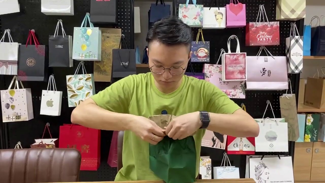 How to turn a paper bag into a storage box？